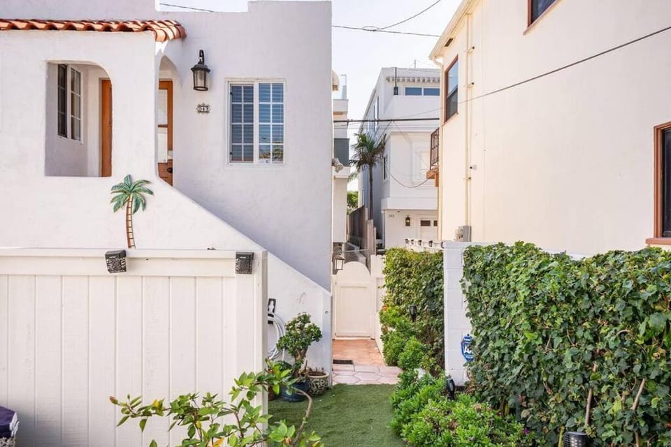 2min2Beach, Netflix, AC, WD,15min2LAX, Fast Wifi House in Hermosa Beach