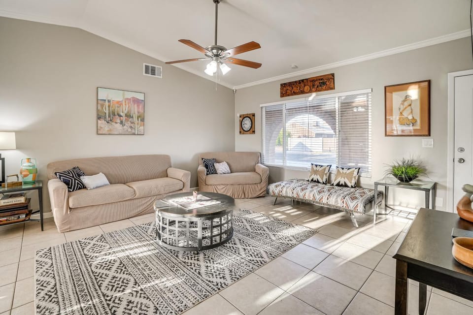 8 Mi to State Farm Stadium: Glendale Home w/ Grill House in Glendale