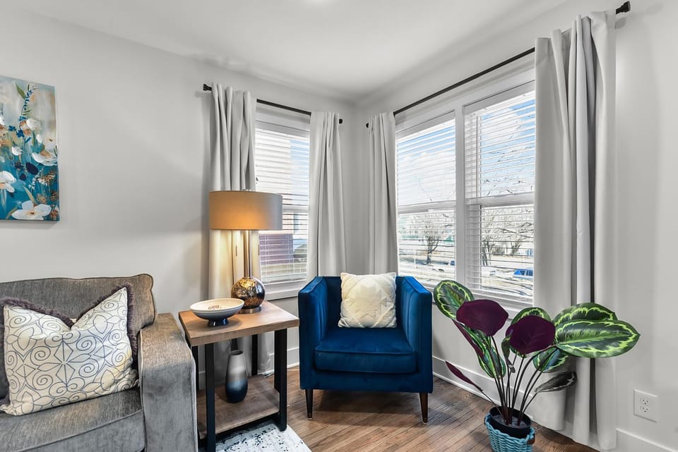Day, TV and multimedia, Living room, Seating area, furniture
