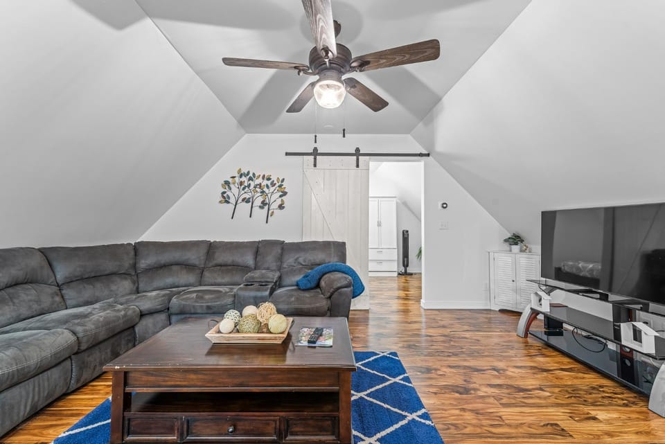 TV and multimedia, Living room, Seating area, furniture