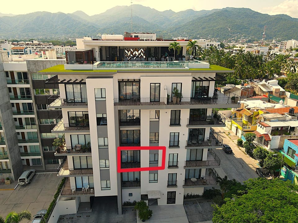 Property building, Facade/entrance, Location