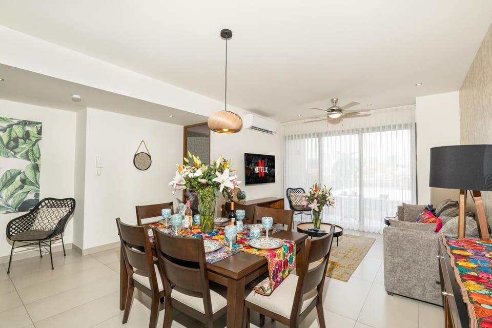 Dining area, Dinner