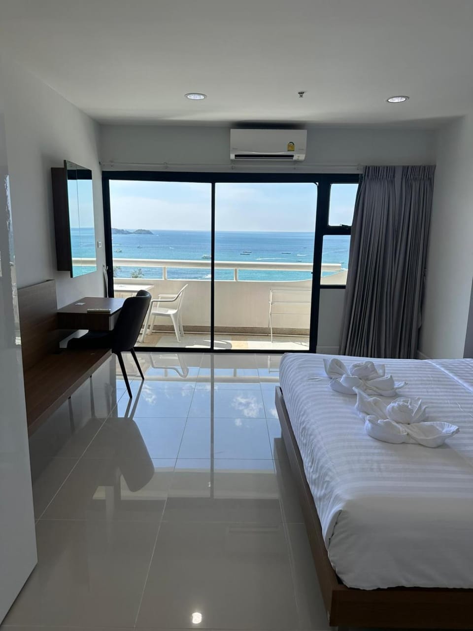 Bed, View (from property/room), View (from property/room), Bedroom, Sea view, Sea view