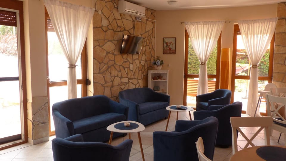 Living room, Lounge or bar, Seating area