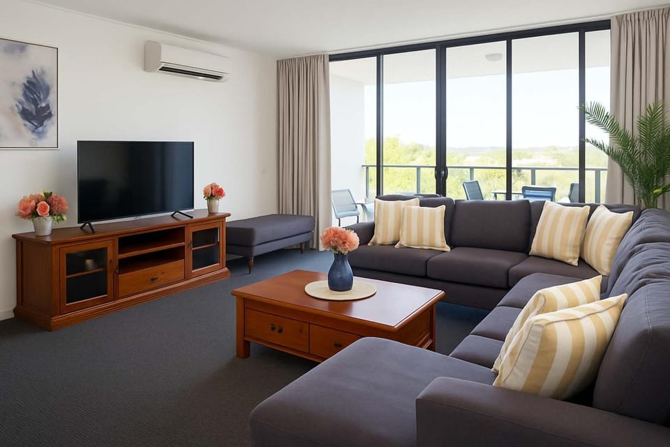 TV and multimedia, Living room, Seating area, air conditioner