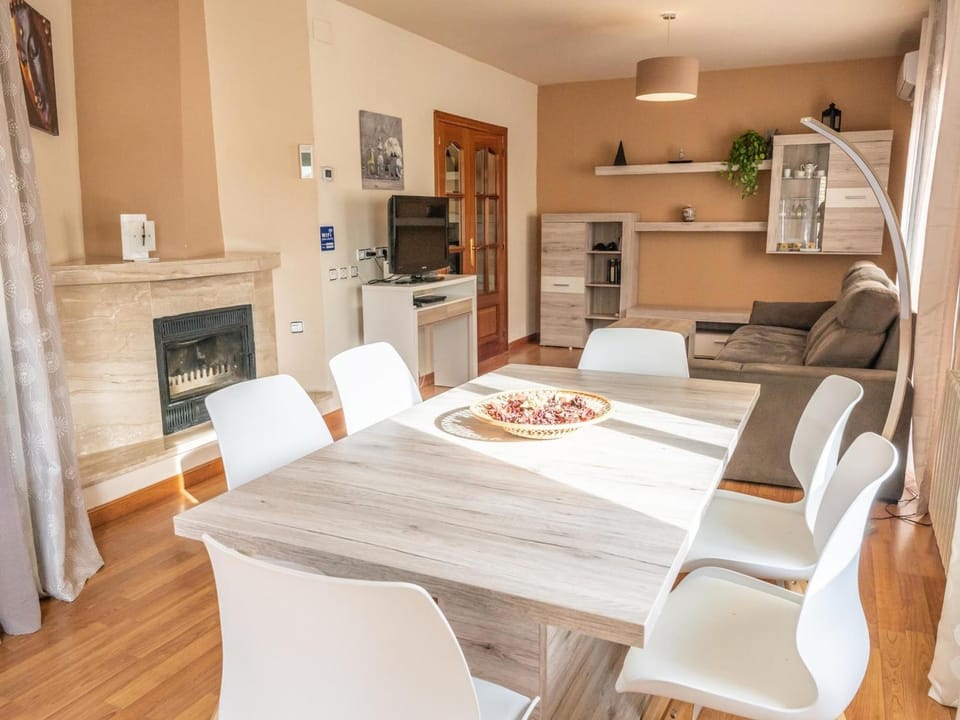 Casa Serenidad: Naturaleza, Jacuzzi & Parking en Cubelles - ES-332-10 Villa in Garraf
