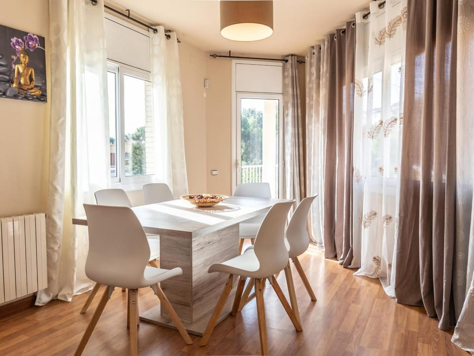 Casa Serenidad: Naturaleza, Jacuzzi & Parking en Cubelles - ES-332-10 Villa in Garraf