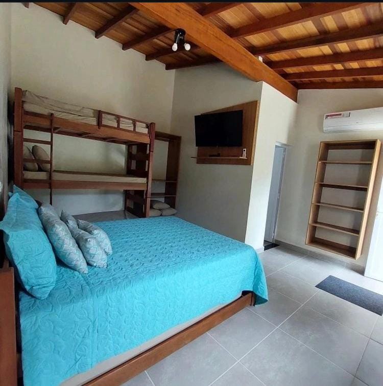 Bed, TV and multimedia, Photo of the whole room, Bedroom, bunk bed, wardrobe