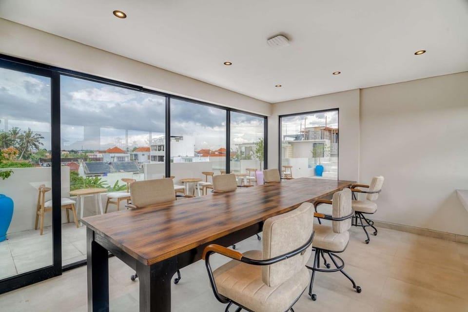 Le Mansion - Luxury 4 Bedroom Villa In Seseh Villa in Kediri