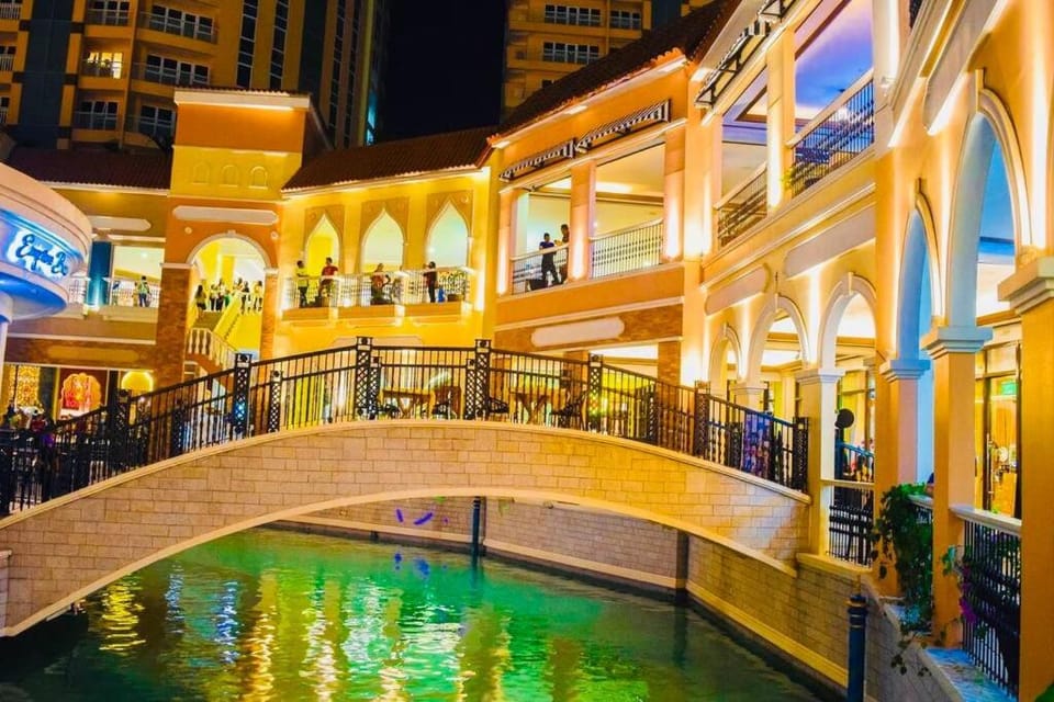 10G Cozy Condo at Park McKinley West near Venice Mall Apartment in Makati