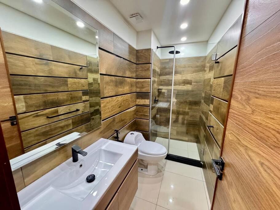 Apto lujoso luminoso y moderno al lado de M40 y GREEN TOWER Apartment in Santa Cruz de la Sierra