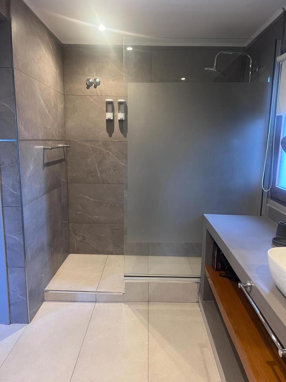 Shower, Bathroom, bidet, towels
