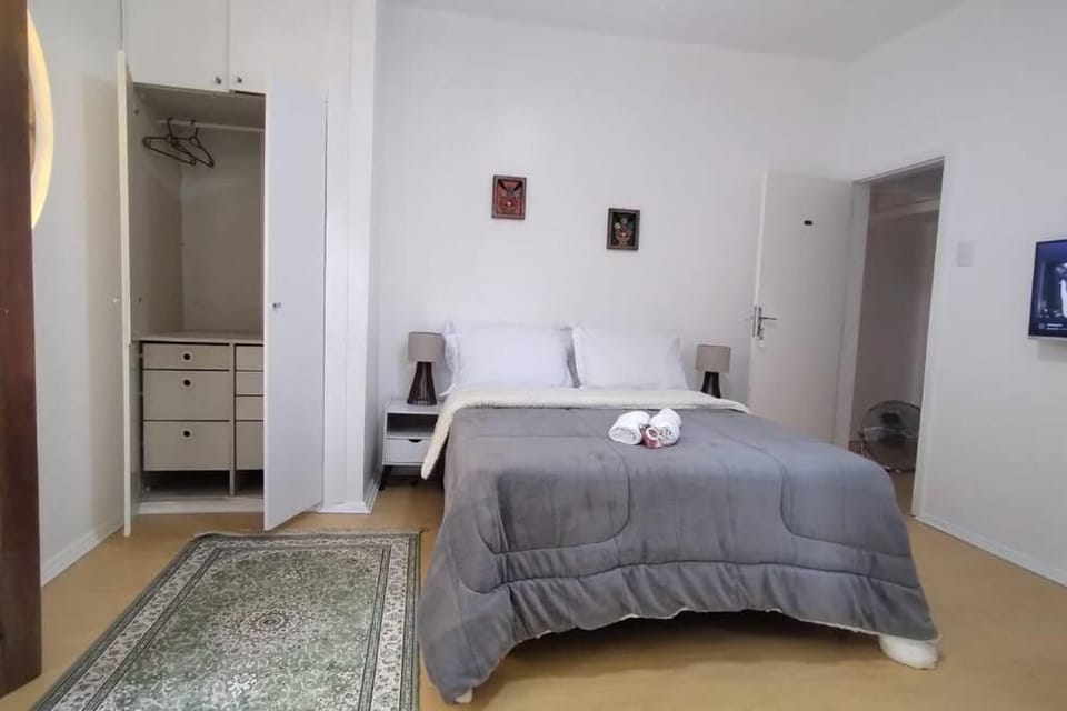 Suíte com vista de varanda no centro histórico de Petrópolis! Apartment in State of Rio de Janeiro