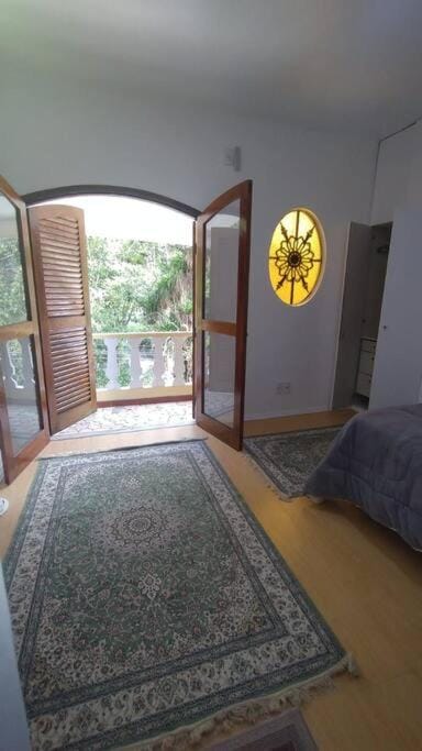 Suíte com vista de varanda no centro histórico de Petrópolis! Apartment in State of Rio de Janeiro