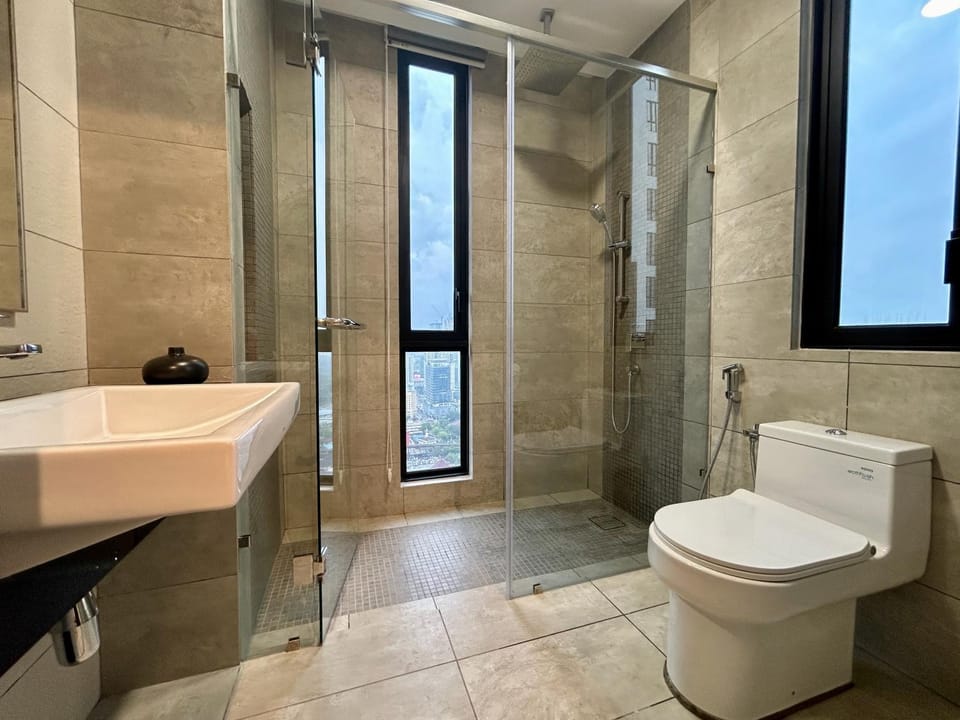 Shower, Toilet, Bathroom, bidet, towels