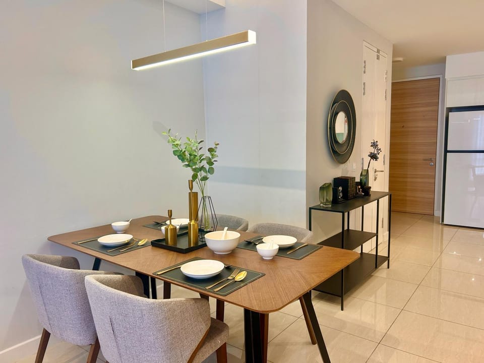 Seating area, Dining area