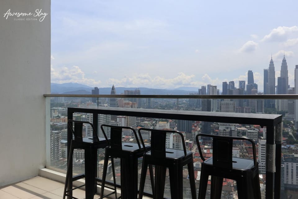View (from property/room), Balcony/Terrace, City view