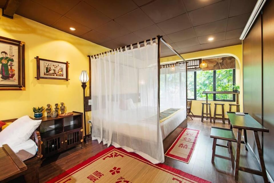Old Quarter Lux Boutique Train View Studio Retreat Apartment in Hanoi