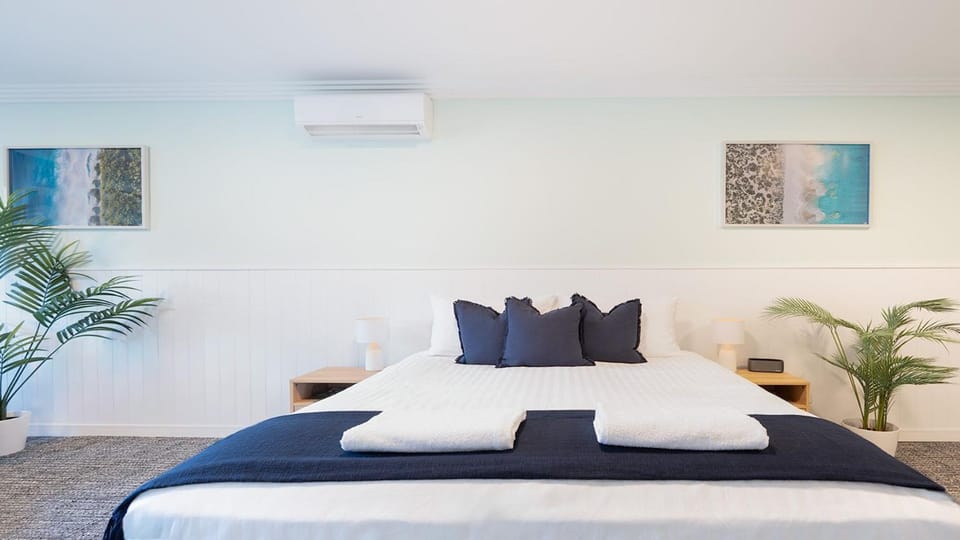 Bed, air conditioner