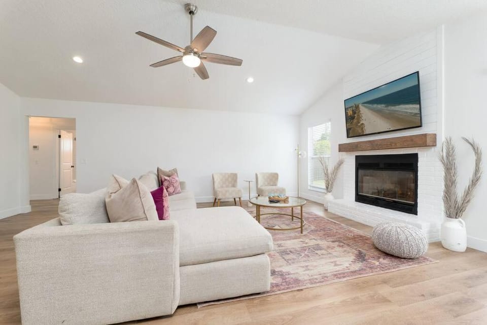 TV and multimedia, Living room, Seating area