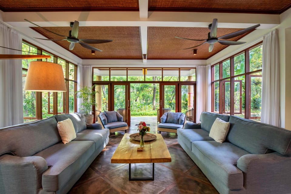 Living room, Seating area
