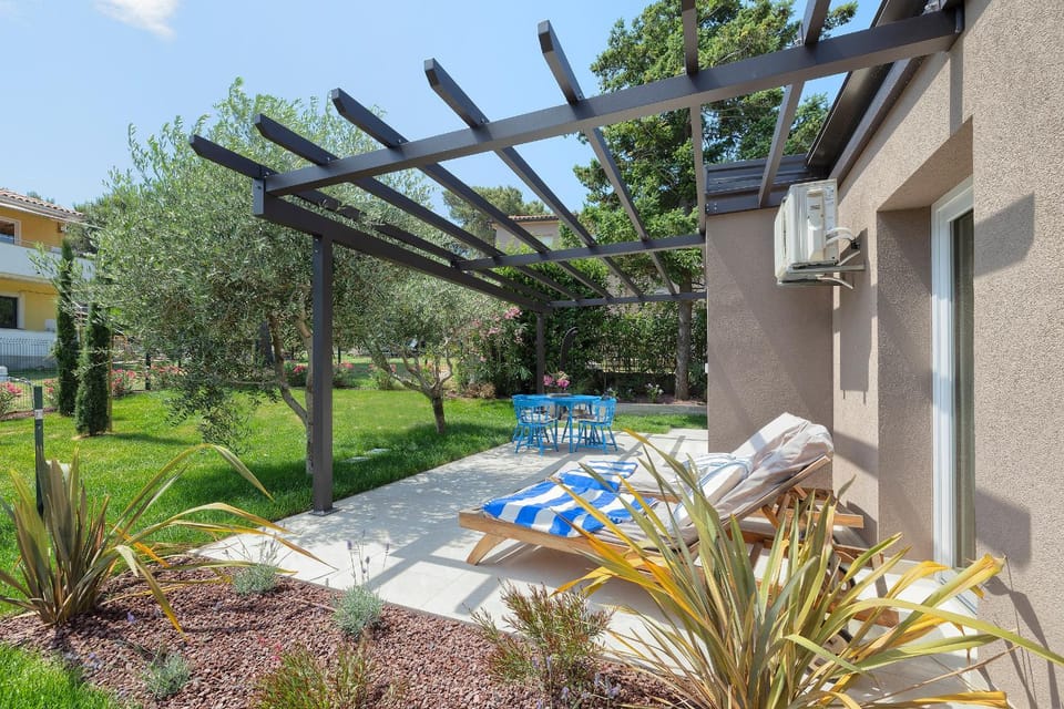 Property building, Patio, Garden, Garden view