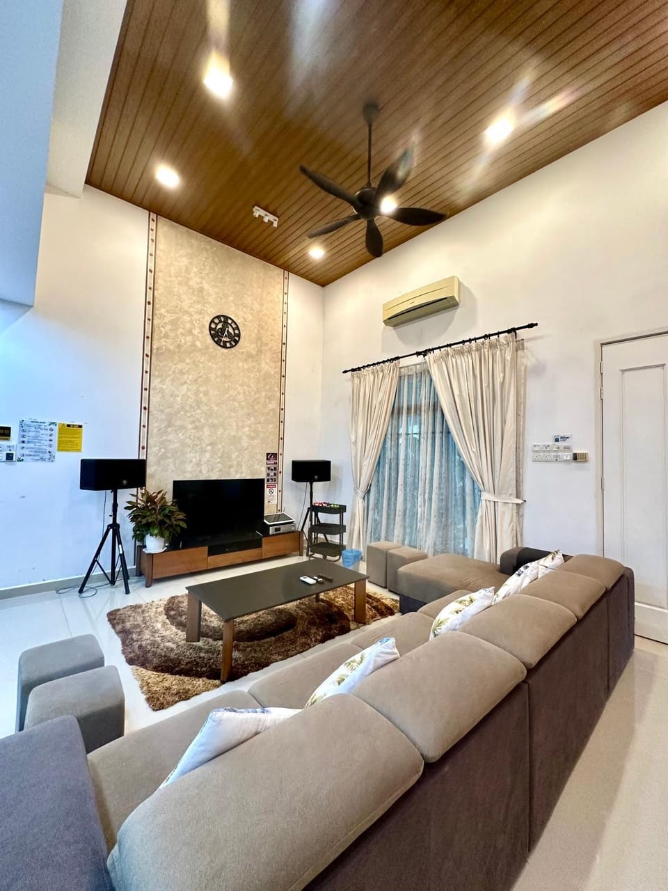 Stylish Villa Alma 18 Guests - Pool, KTV & BBQ Villa in Penang