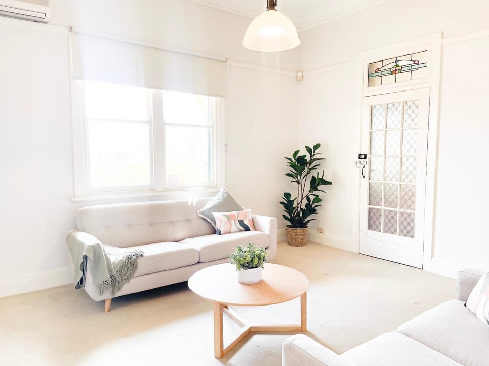 Living room, Photo of the whole room, Seating area