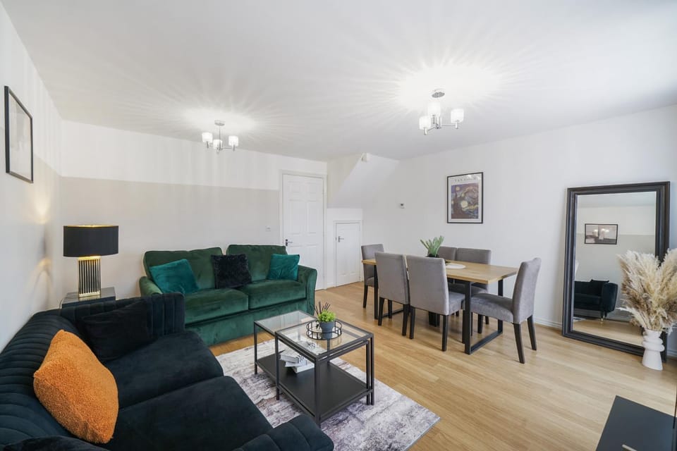TV and multimedia, Living room, Seating area, Dining area