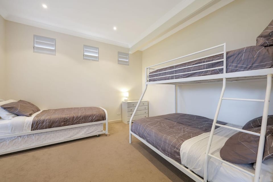 Bed, Photo of the whole room, Bedroom, bunk bed