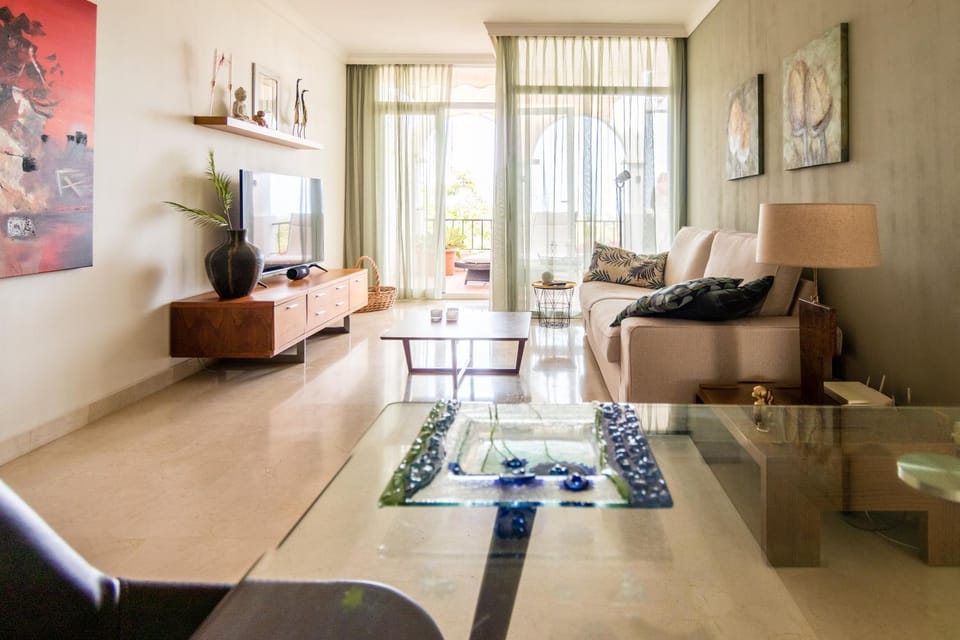 TV and multimedia, Living room, Seating area, internet, air conditioner