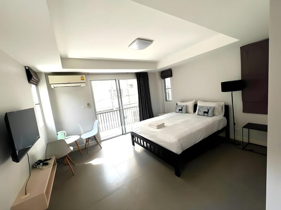 Bed, Photo of the whole room, Bedroom