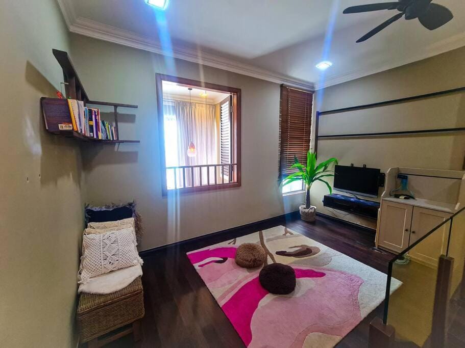 Premium Vintage Home 2 Master Bedrooms 2 to 4 Pax Comfy Stay for Friends and Family Apartment in Selangor, Malaysia
