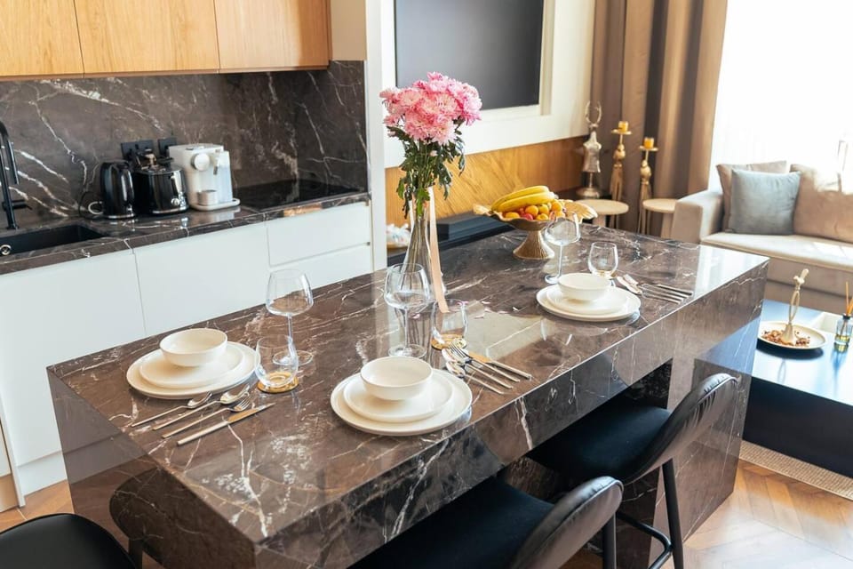 Dining area, kitchen