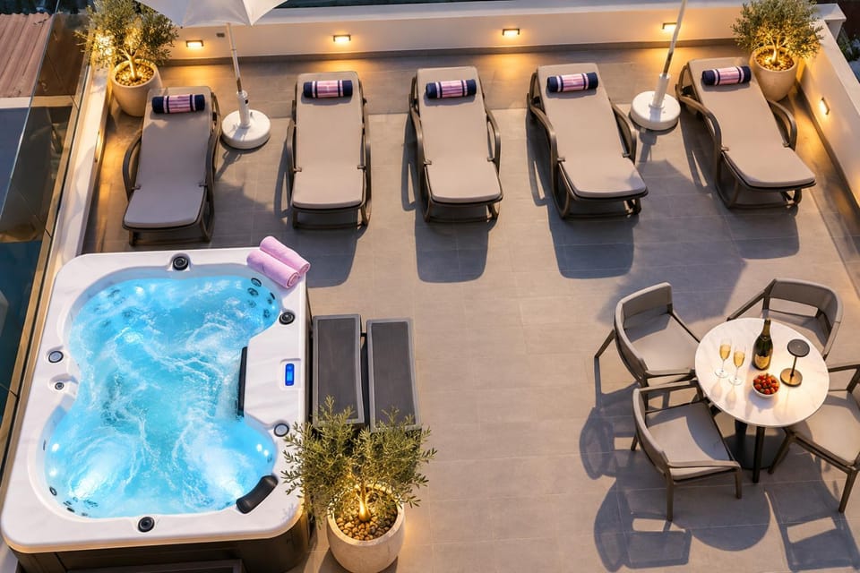 Pino luxury rooms and apartment Bed and Breakfast in Split