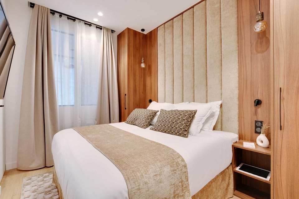 Bed, TV and multimedia, Bedroom, wardrobe