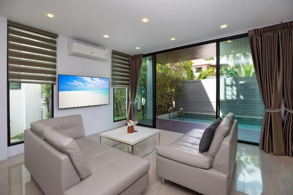 TV and multimedia, Living room, Seating area, Evening entertainment, air conditioner