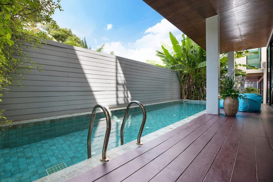 Patio, Day, Swimming pool, Swimming pool