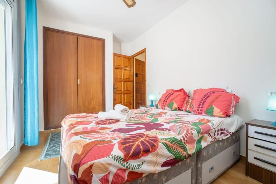 EST 22-Amplio apartamento en pleno centro JUNTO AL MAR, WIFI FIBRA, PARKING Apartment in Roses