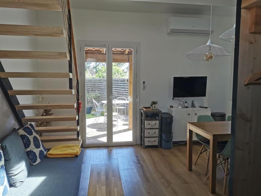 Maisonnette calme et ensoleillée, parking privé Apartment in Occitanie