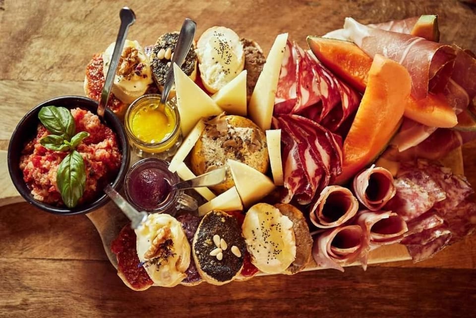 Sfizioso Boutique Stay & Culinary Experience Apartment in Brasov