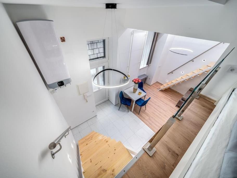 Loft 8 - Cozy Stylish Stay with parking Apartment in Budapest