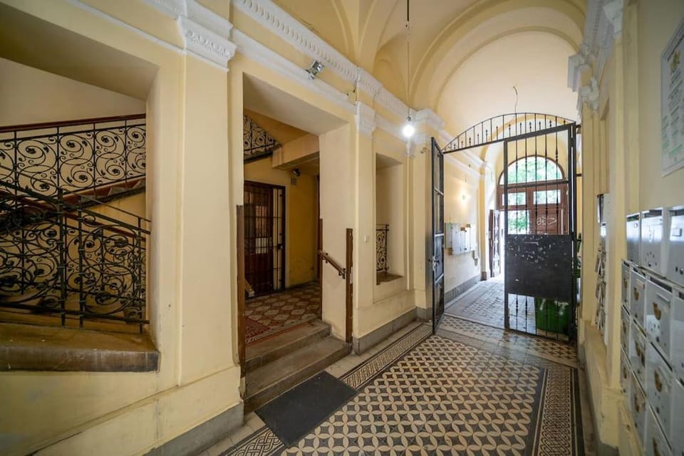 Loft 8 - Cozy Stylish Stay with parking Apartment in Budapest