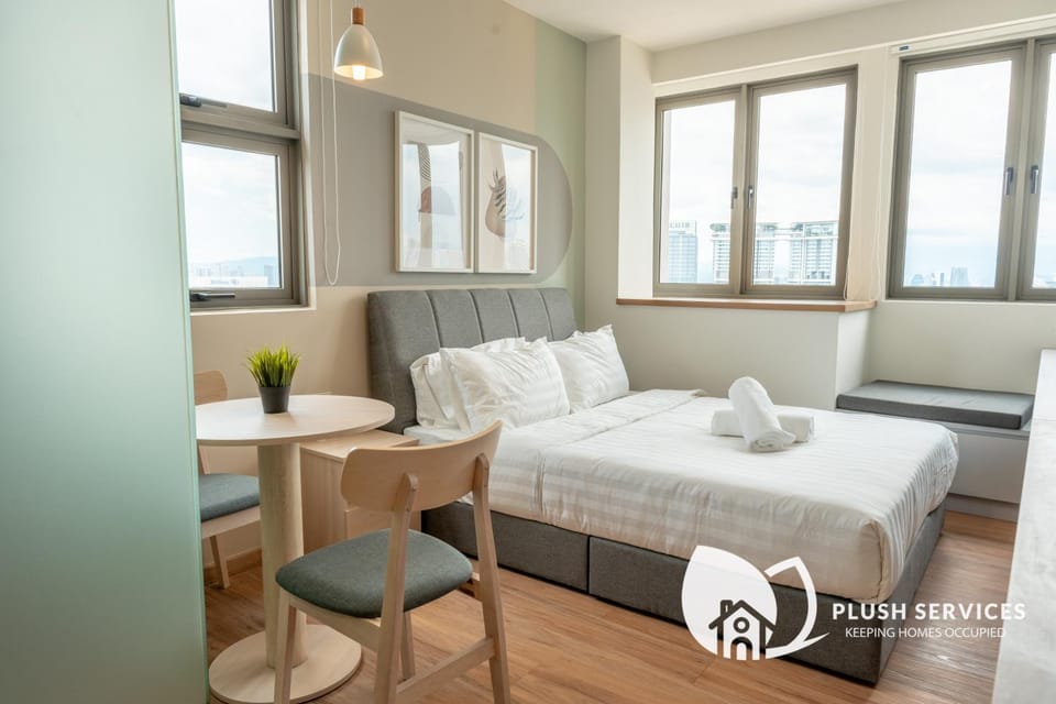 Bed, Photo of the whole room, City view