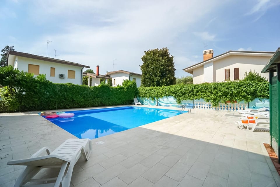 Swimming pool, Swimming pool
