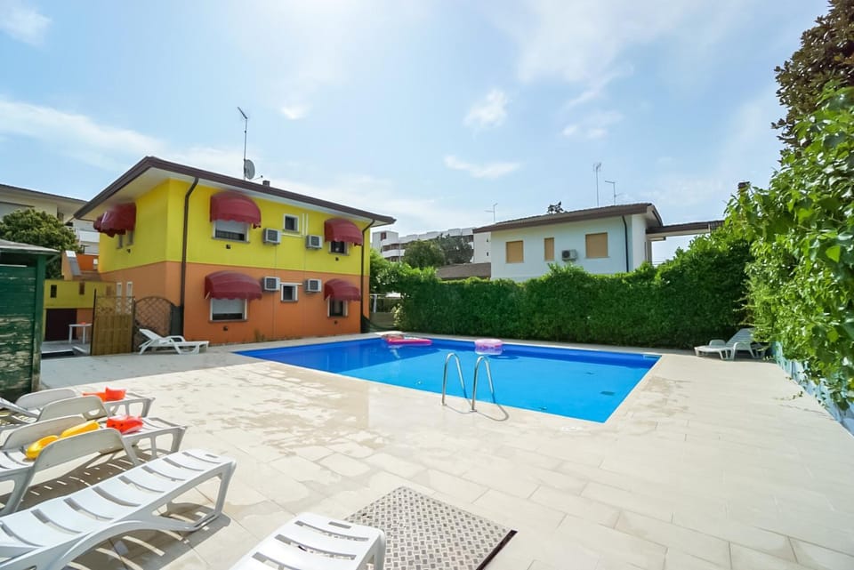 Pool view, Swimming pool