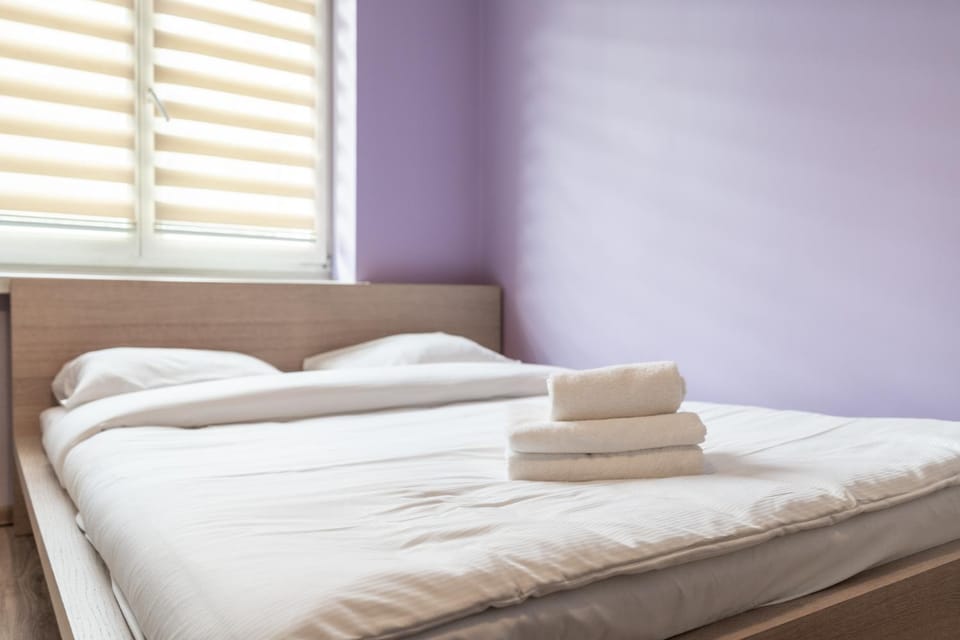 Bed, Photo of the whole room, Bedroom, towels
