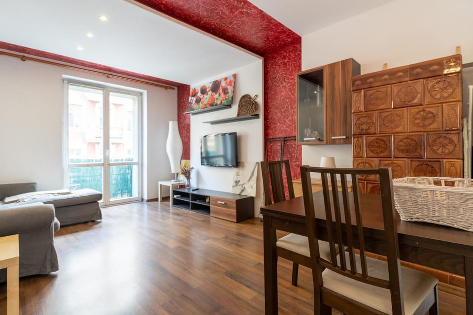Communal lounge/ TV room, TV and multimedia, Living room, Seating area, Dining area, Evening entertainment