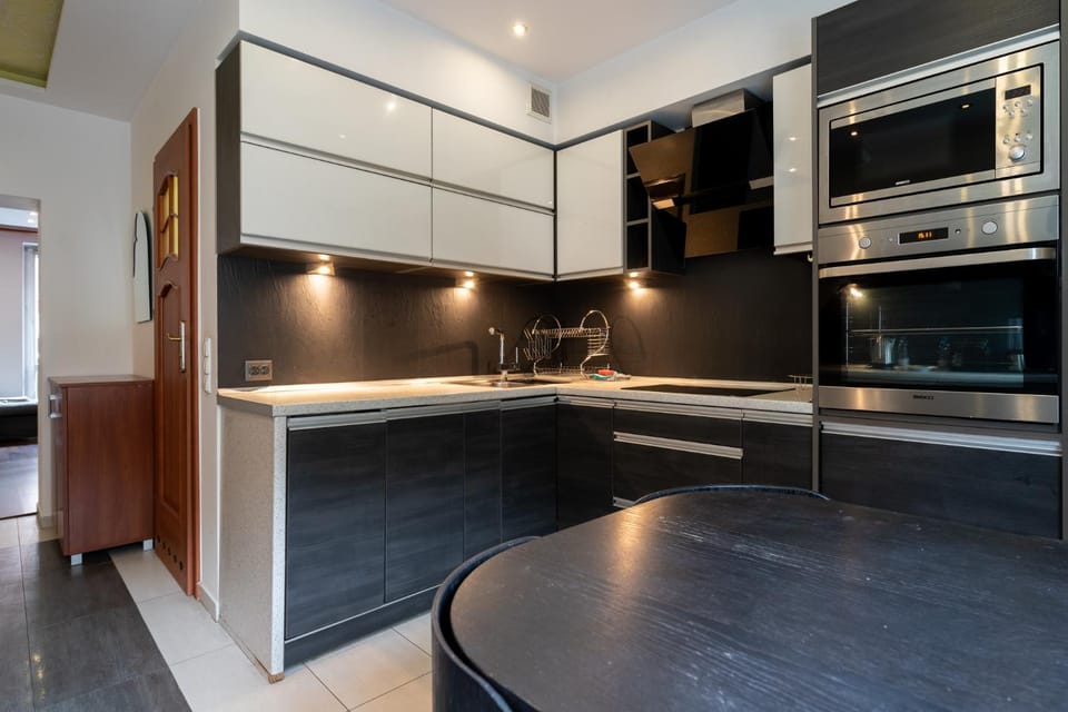 Kitchen or kitchenette, dishwasher, oven, stove
