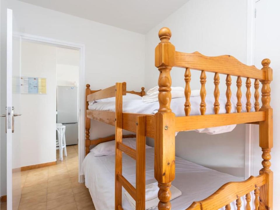 Bedroom, bunk bed